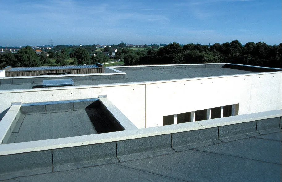 Photo de réalisation de la mise en oeuvre de l'étanchéité bitume d'un toit