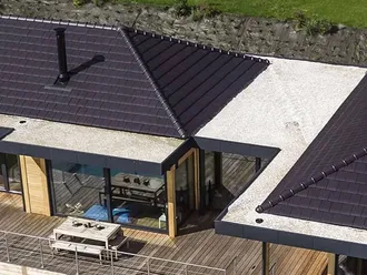 Réalisation en tuile terre cuite Signy Anthracite - Monier BMI France