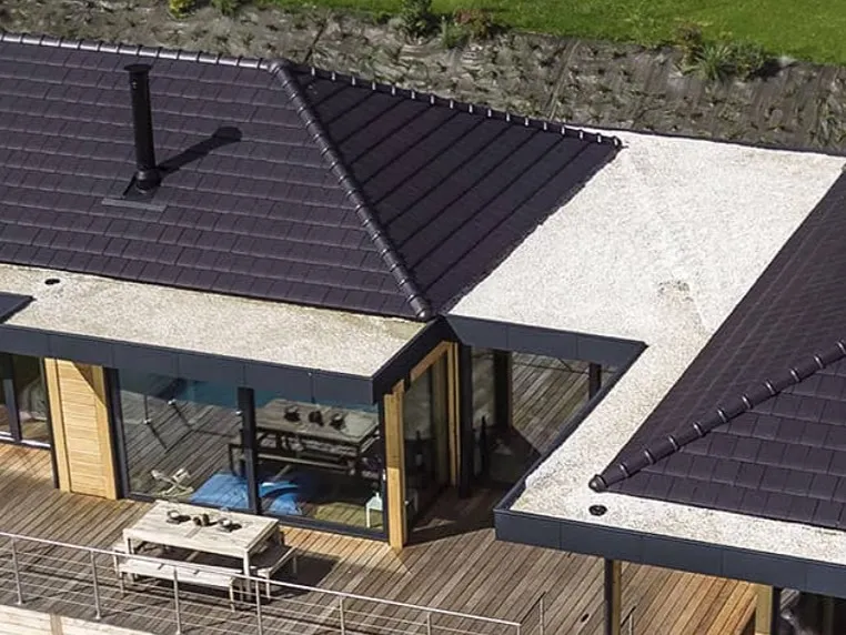 Réalisation en tuile terre cuite Signy Anthracite - Monier BMI France
